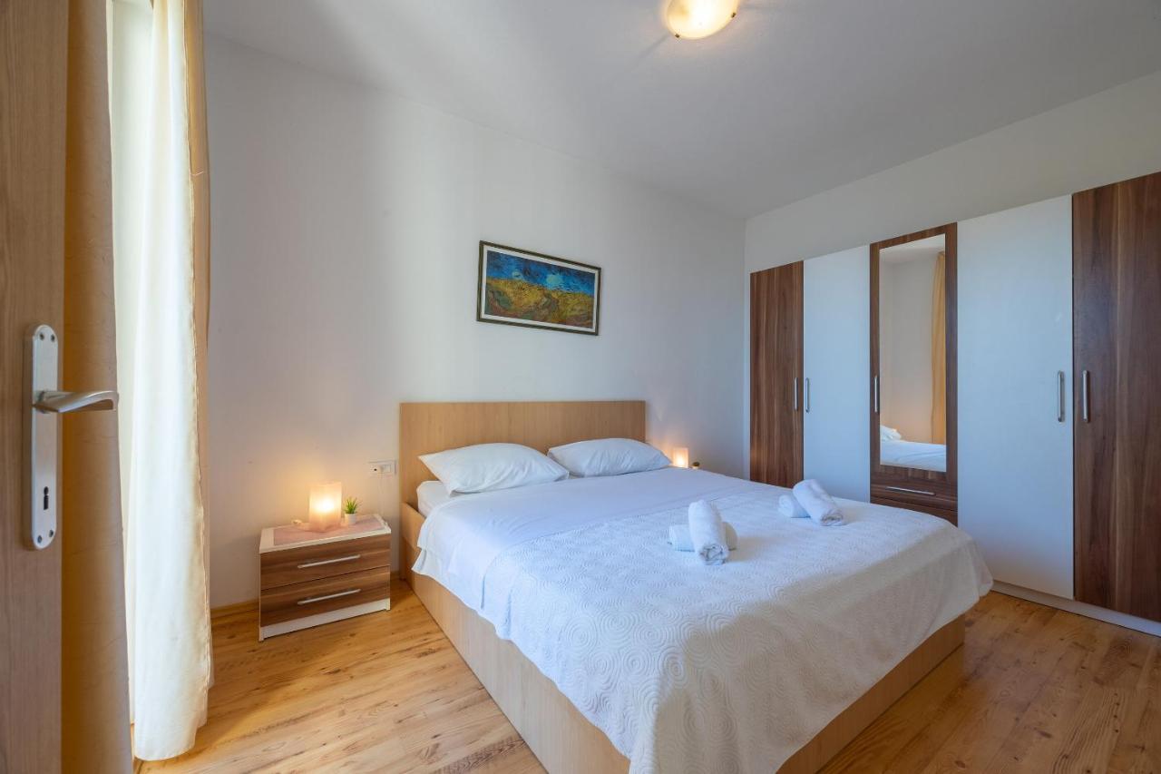Jele Apartment Zavala